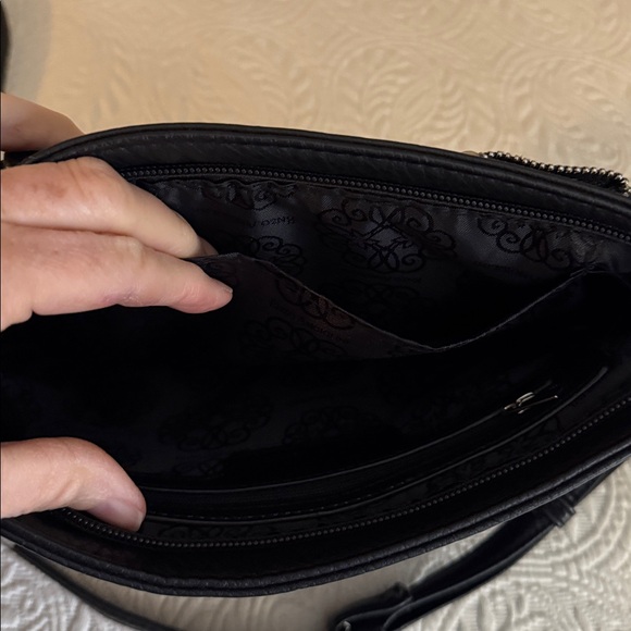 Enzo Angiolini Elegant Black Crossbody Bag - Picture 5 of 6